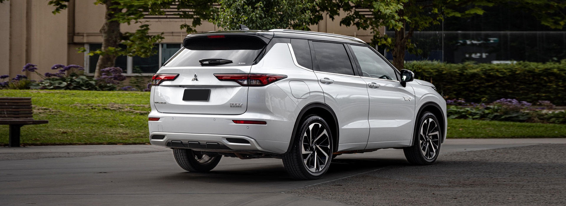 Mitsubishi Outlander ES AWD PHEV